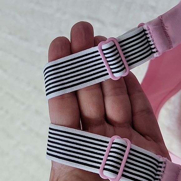 2 Bras, Victoria Sport: 1 Black Bra and 1 Pink Bra with Adjustable Straps - Picture 12 of 16